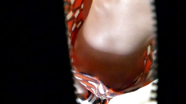 Geile Puma Jaslene Jade masturbiert in der Badewanne