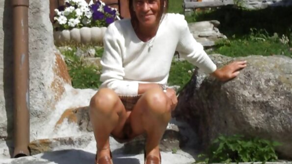 Blondhaarige Mama fickt ihren jungen Masseur