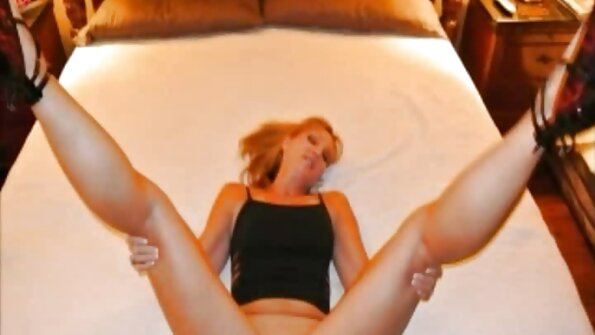 Lilly Ford wird von Mandingos Schwanz in die Muschi gebohrt