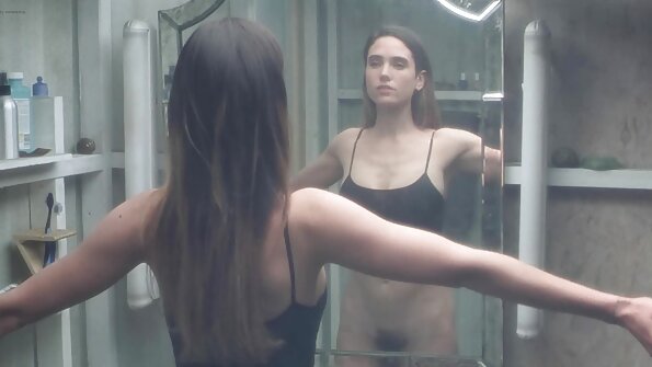 Unglaublich heiße MILF Jennifer White hat auf der Couch geschraubt