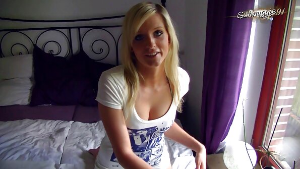 Megan Rains enges Arschloch wird bis ans Limit gedehnt