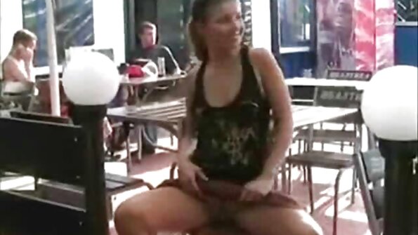 Mehrere Männer ficken die Löcher der schönen Mia Malkova