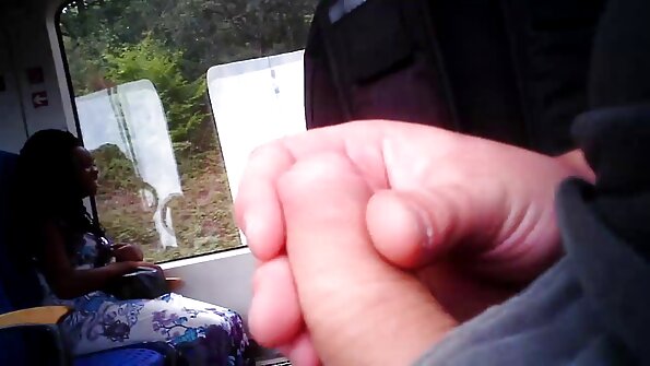 Jessie Lynne wird von ihrem Boss in ihren blassen Körper gefickt