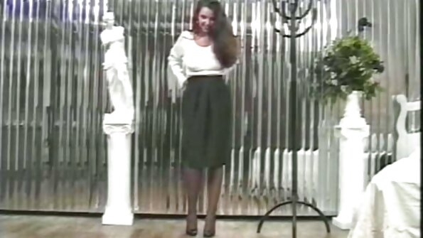 Amara Romani hat viel Spaß mit seinem Schwanz